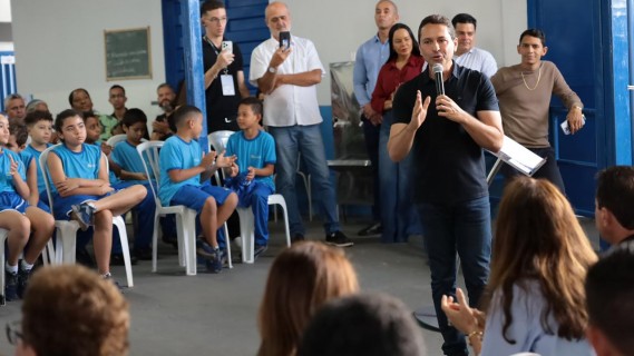 Prefeito Leandro Vilela entrega reforma da Escola Municipal Cidade Vera Cruz I em Aparecida