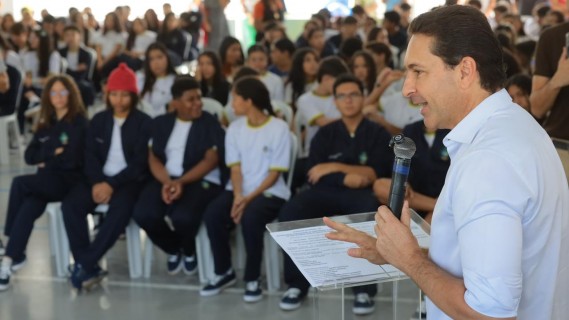 Prefeito Leandro Vilela destaca investimentos do Governo de Goiás na educação e participa da entrega da nova sede do Colégio Estadual Divaldo Divino de Souza, no Bairro Cardoso, em Aparecida.