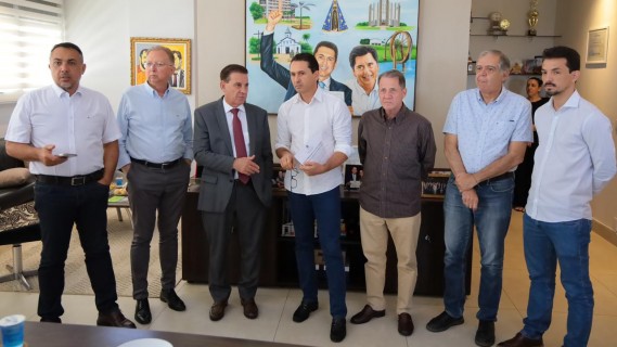 Vilela e Vanderlan anunciam asfalto no Rosa dos Ventos e mais R$ 5 milhões para a saúde de Aparecida